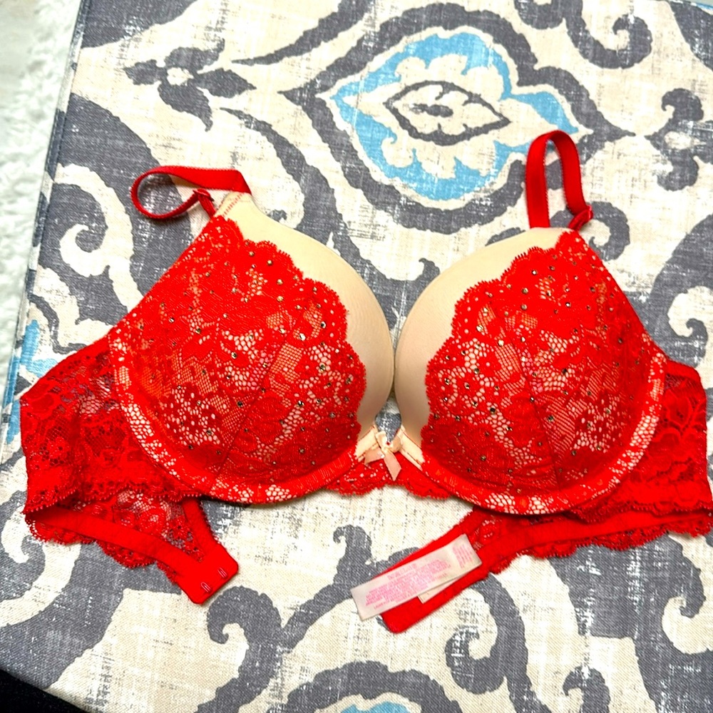 Victorias Secret 34C push-up bra